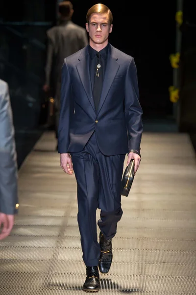 Look 7